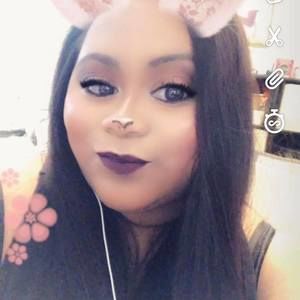 Meet your Posher, Selena